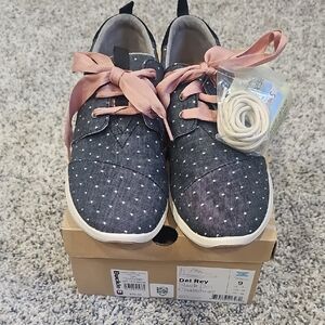 TOMS Kids Sneakers - Black with Pink Laces